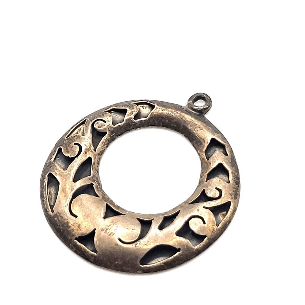 Circular Sterling Silver Pendant Signed 925 Mexico 7M 88 1in diameter